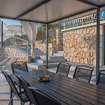 Four-bedroom In Casa vacanze