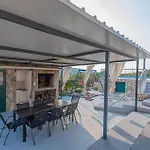 Four-bedroom In Casa vacanze *