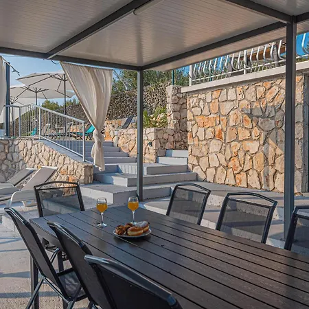 Four-bedroom In 펜션