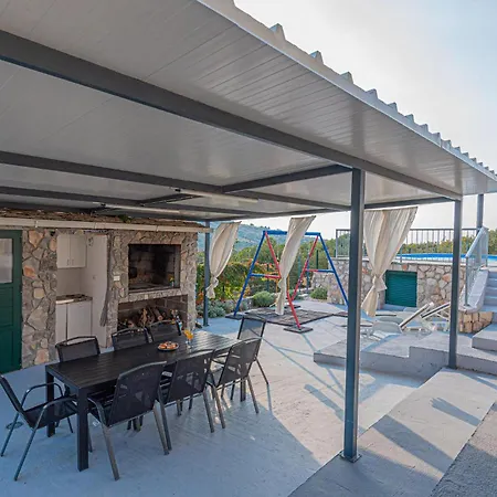 Four-bedroom In Casa de Férias *
