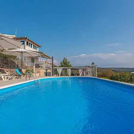 펜션 Four-bedroom In