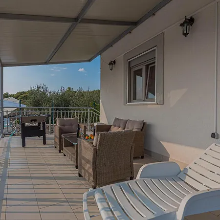 Four-bedroom In Dom wakacyjny *