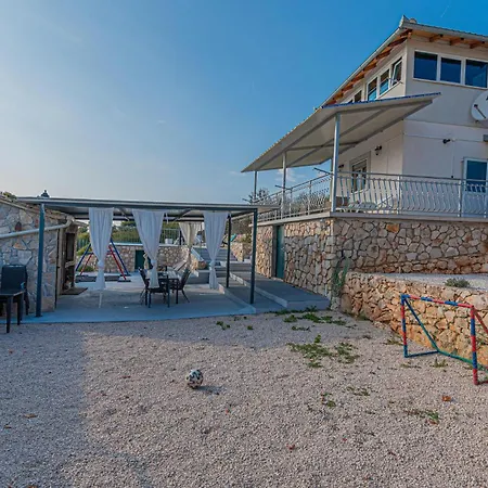 Four-bedroom In Dom wakacyjny