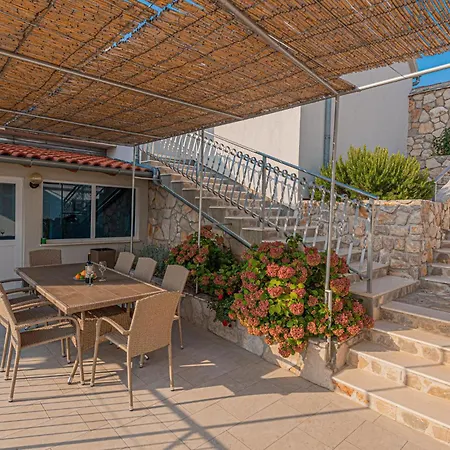 Four-bedroom In Dom wakacyjny