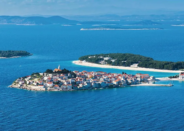 Four-bedroom In Dom wakacyjny Primošten