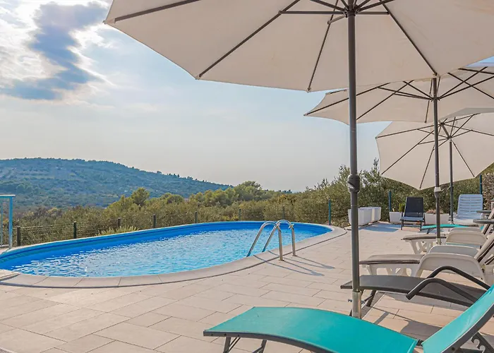 Four-bedroom In Primošten