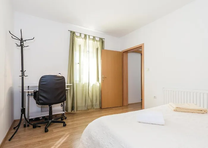 Dom wakacyjny Four-bedroom In *