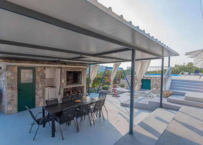 Four-bedroom In Dom wakacyjny *